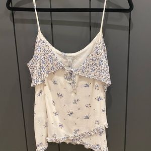 AMERICAN EAGLE OUTFITTERS white floral flowy top